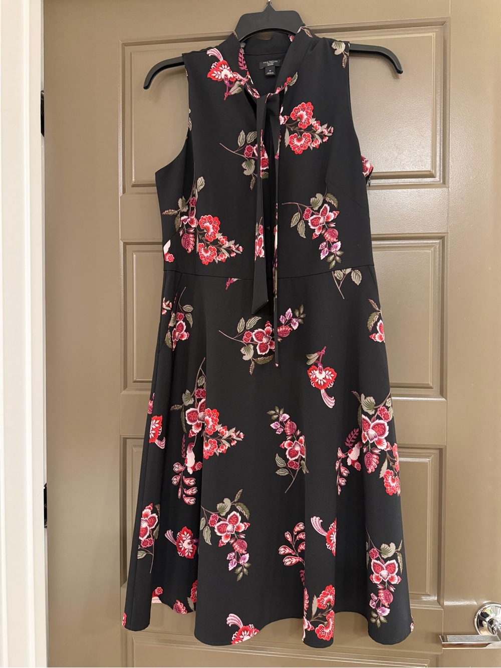 Ann Taylor Factory Black Sleeveless Floral Tie-Neck Fit-and-Flare Dress